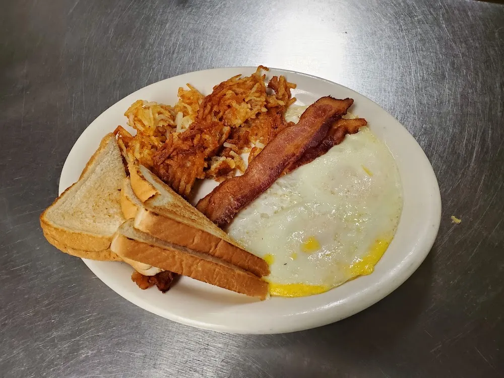 2 Eggs over Well w Bacon and Hashbrowns